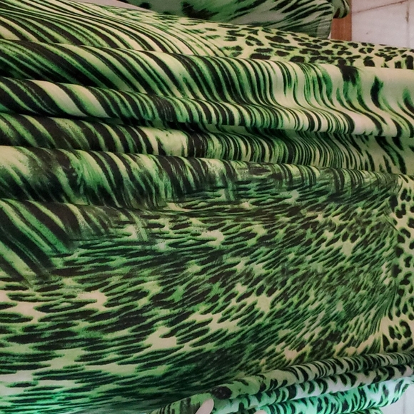 Wild! Green animal print maxi dress - Picture 3 of 7